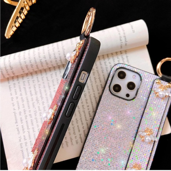 iPhone 13 6.1in Gold Case - Picture 2 of 6